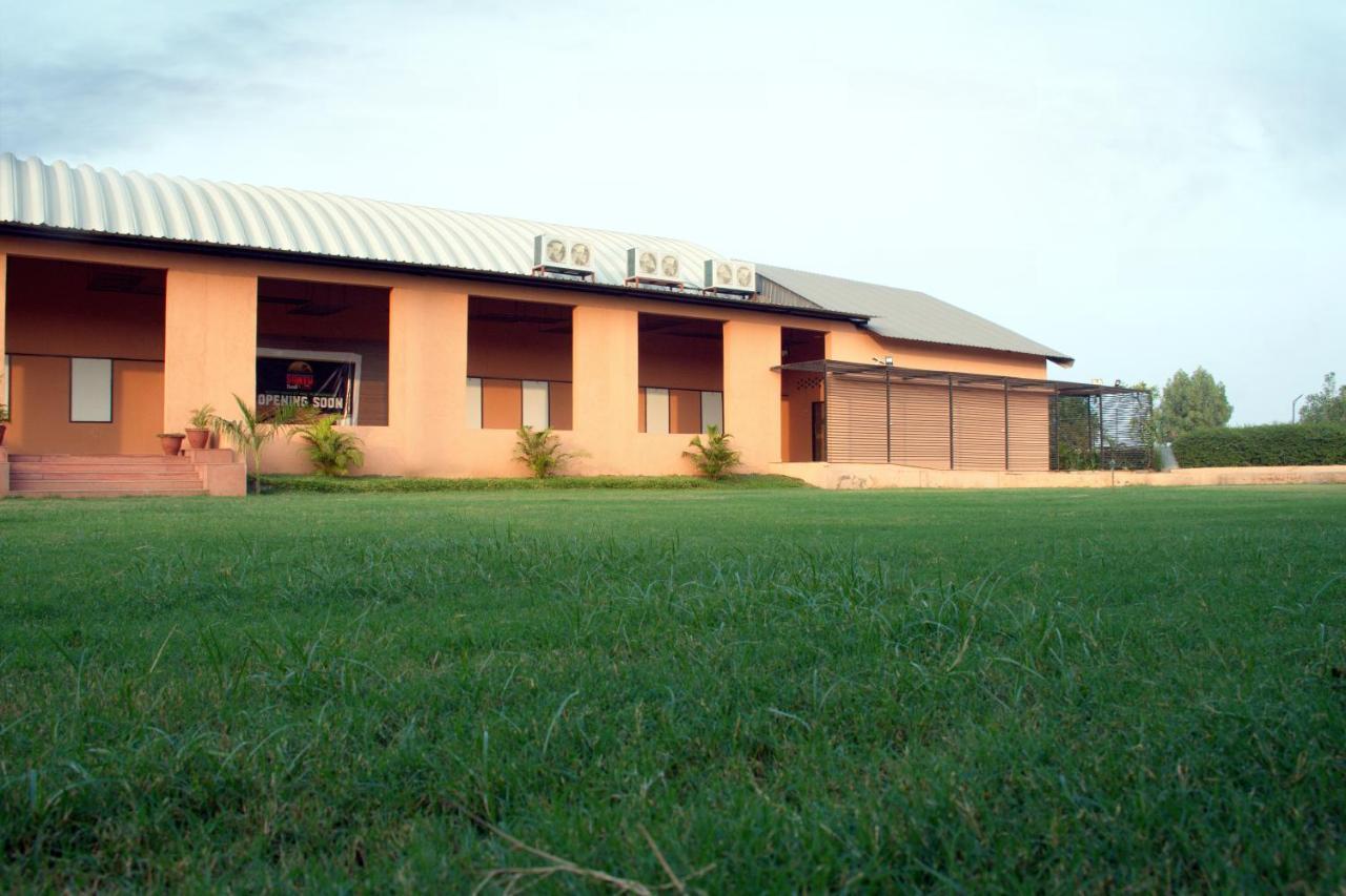 Santu Basil - An Eco Resort Bhavnagar Luaran gambar